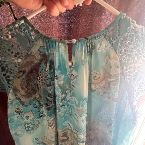 WOMANS SMALL DRESSY TOP - Picture 4 of 7